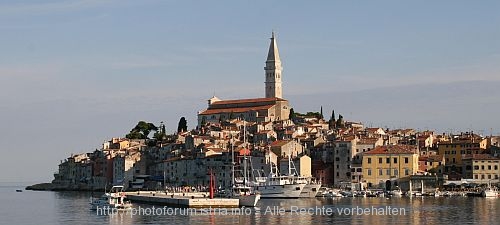 ROVINJ > Panorama vom Meer gesehen