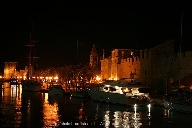 TROGIR > Die Seeseite der Welterbestätte