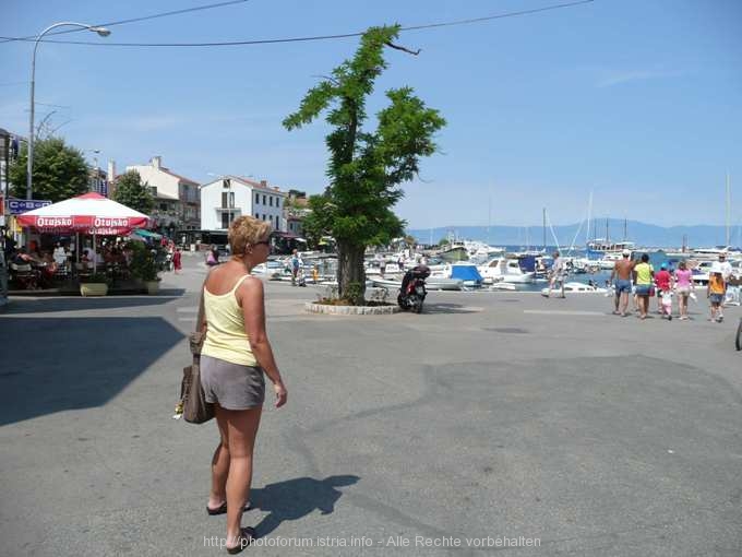 MALINSKA > Hafen und Strandpromenade 2