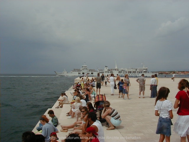 ZADAR > Riesenlange Fähre