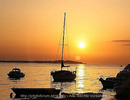 FAZANA > Sonnenuntergang in der Marina