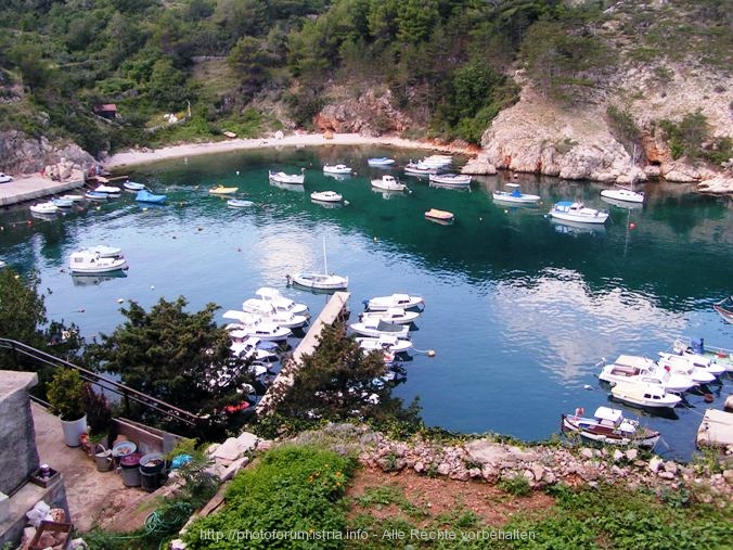 VRBNIK > Blick über den Hafen