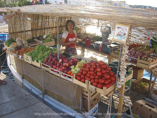 MALI LOSINJ > Obst und Gemüseverkauf 2.jpg