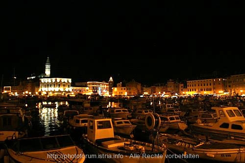 ROVINJ > abendlicher Blick auf die Marina