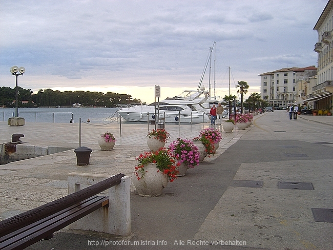 POREC > Jachthafen vor dem Hotel Riviera mit Blick auf Sv. Nikola