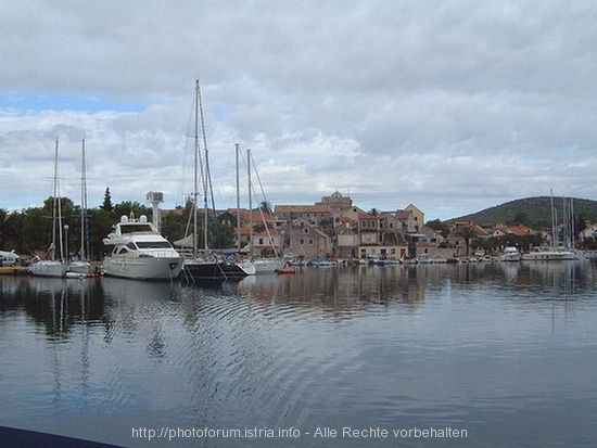 VRBOSKA > Blick zum Hafen > Morgenstimmung.jpg