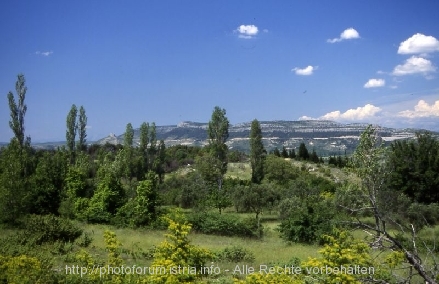 REGION SIBENIK > Berglandschaft zwischen Skradin-Bribir und Drnis-Kistanje