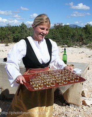 PAKOVO SELO > Ethnoland Dalmati > Begrüßungstrunk