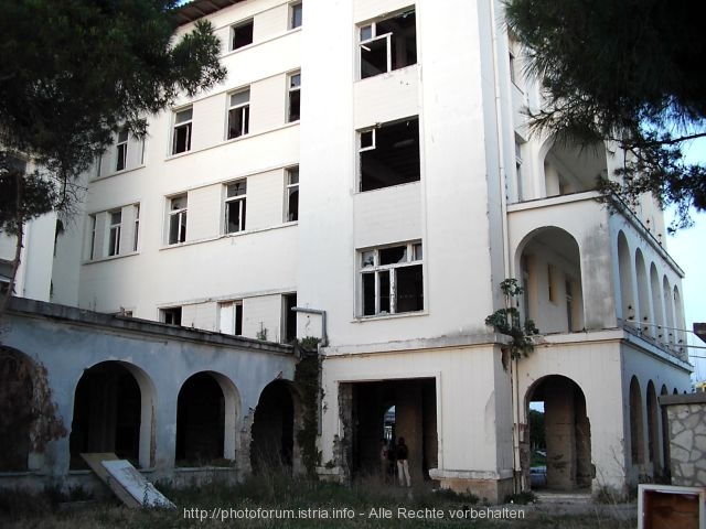 Porec-Hotel-Ruine