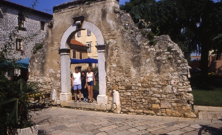 POREC > Altstadt > römische Mauerreste