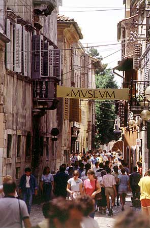 POREC > Altstadt > Gasse Decumanova