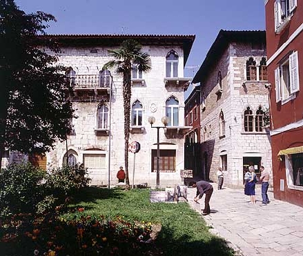 POREC > Altstadt > Gasse - seitliche Aufnahme der Decumanova