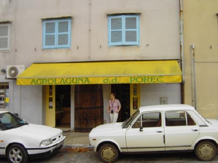 POREC > Stadt > Agrolaguna - Kauf von Olivenöl möglich