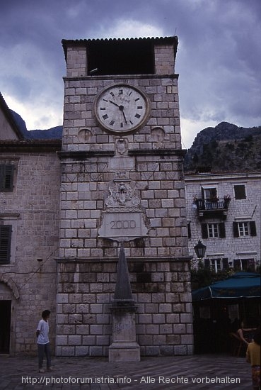 KOTOR > Uhrturm 2000