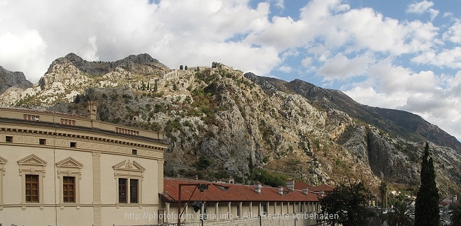 KOTOR > Stadtmauer > Blick auf die Mauer von Kotor