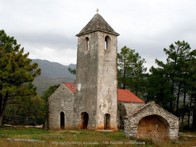 3. Platz < ELMA > STARIGRAD PAKLENICA > frühromanische Kirche und Glockenturm Sankt Peter