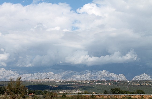 Dalmatien: Wolken über dem Velebit