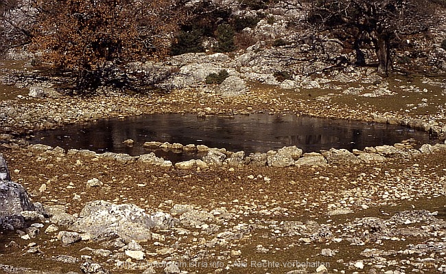 ZUPA DUBROVACKA > zugefrorener See in den Bergen oberhalb der Küste