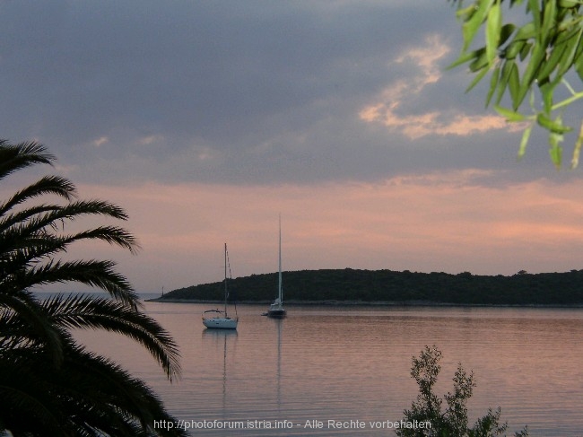 LOVISTE > Bucht Luka