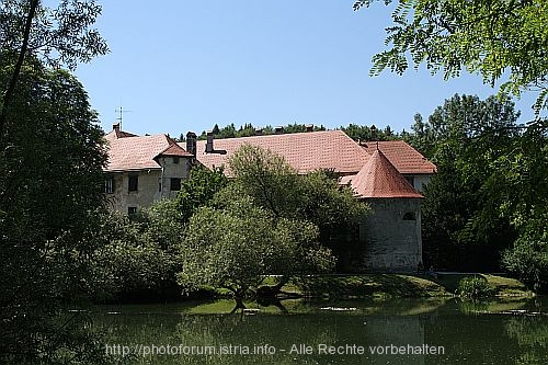 SLO > Otocec Castle