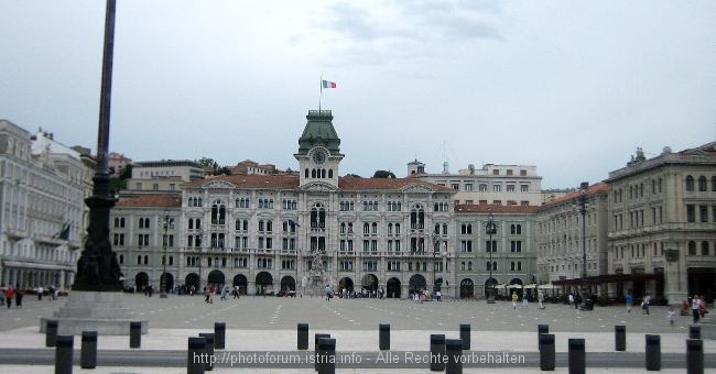 I > TRIEST > Rathaus mit Piazza dell Unita