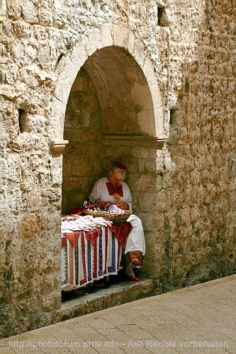 DUBROVCANKA > Handarbeiten in der Altstadt in Dubrovnik