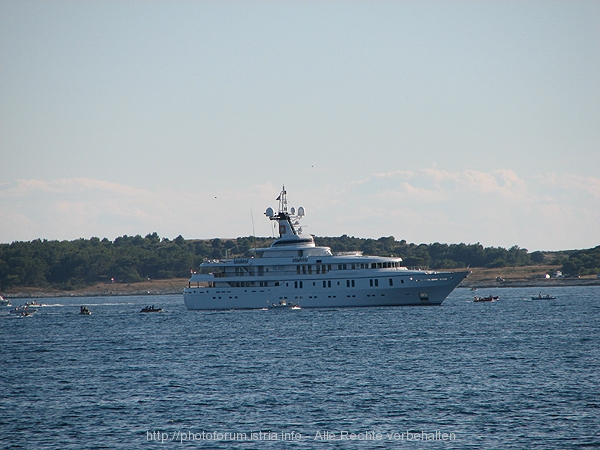 MEDULINER BUCHT > Ecclestone's Schiff