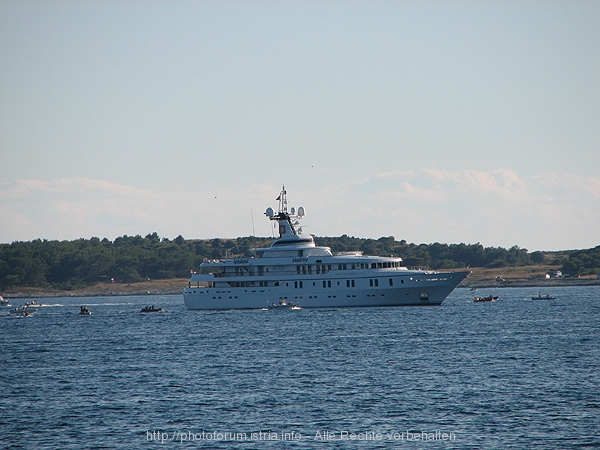 MEDULINER BUCHT > Ecclestone's Schiff