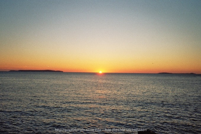 Sonnenuntergang zwischen Susak und Male Srakane/Vele Srakane