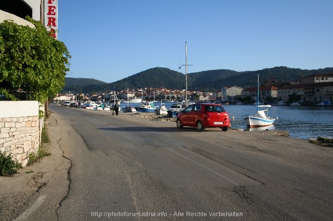 VELA LUKA > Land unter > Hauptstraße 2