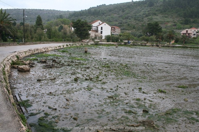 VELA LUKA > Land unter in der Bucht