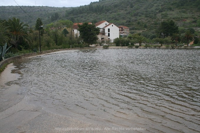 VELA LUKA > Land unter in der Bucht 7