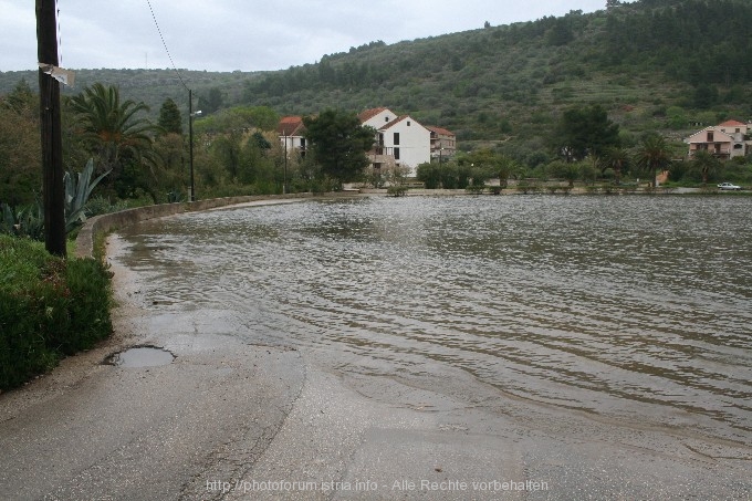 VELA LUKA > Land unter in der Bucht 9