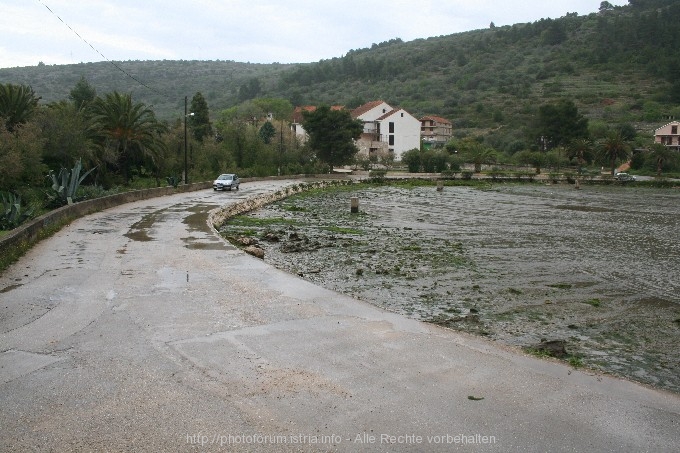 VELA LUKA > Land unter in der Bucht