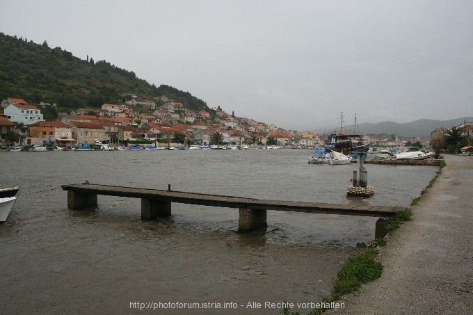 Vela Luka > Land unter > Hafen 3