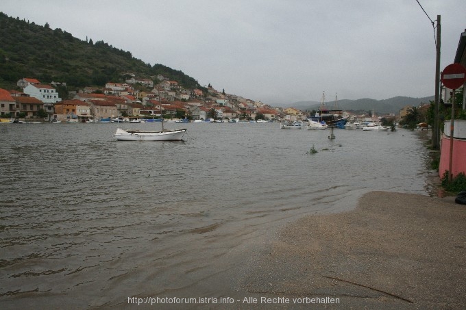 Vela Luka > Land unter > Hafen 6