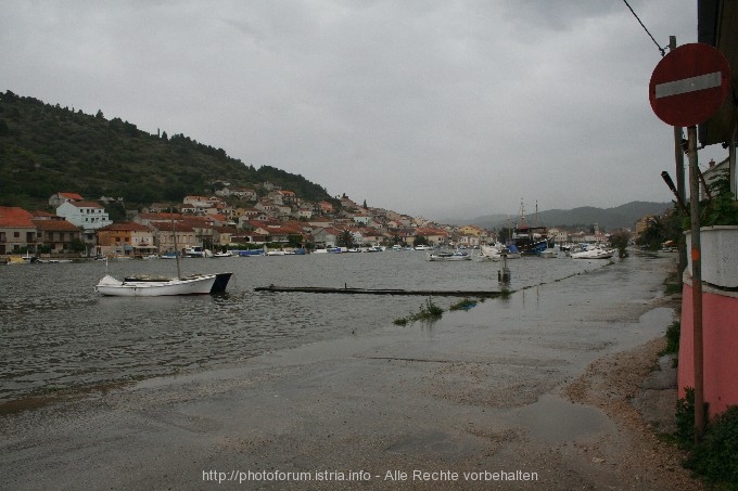 Vela Luka > Land unter > Hafen 7