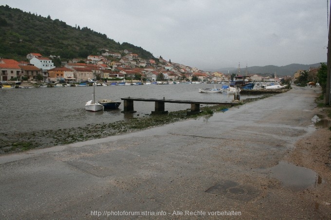 Vela Luka > Land unter > Hafen 8