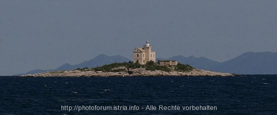 OREBIC > Leuchtturm vor der Küste