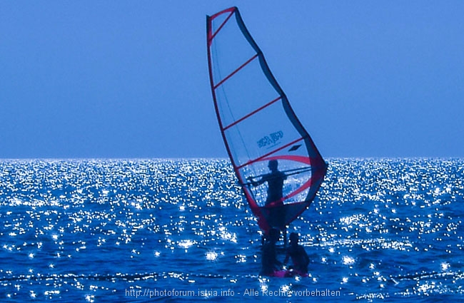 1. Platz > Burki > POREC > Surfer im Gegenlicht