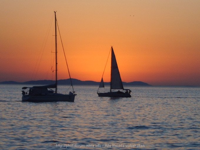 PRIMOSTEN > Segeln im Sonnenuntergang