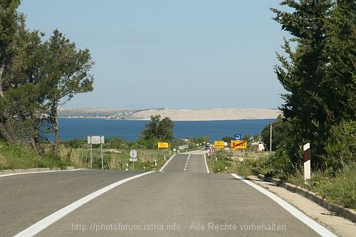 0. Platz < Suzi > RUDICI > Blick Richtung Pag (liegt nicht an der Jadranska Magistrala)