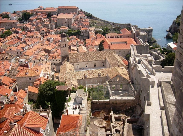 3. Platz < beka > DUBROVNIK > westliche Stadtmauer und Ausgrabungsstätte