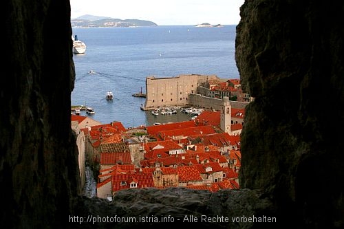 DUBROVNIK > durch das Fenster