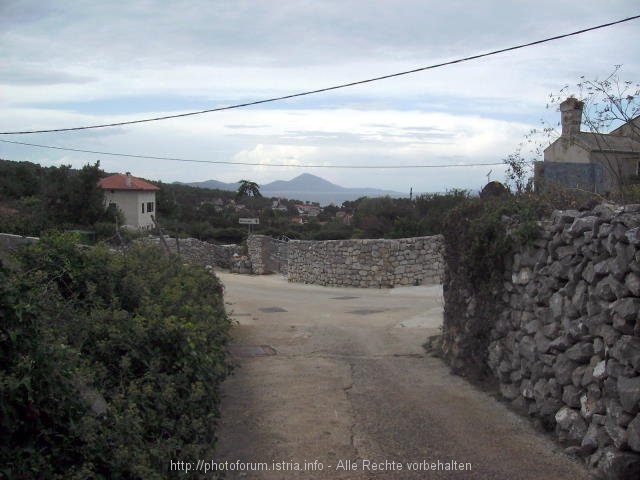 INSEL LOSINJ > Blick über Veli Lošinj auf den Televrin