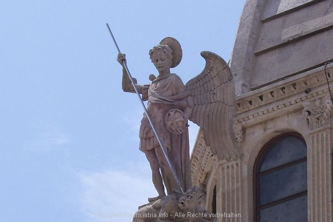 SIBENIK > Kathedrale Sveti Jakov > Engelsfigur