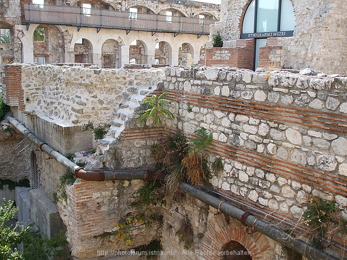 SPLIT > Diokletianpalast,  am Ethnogr. Museum