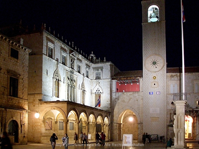 1. Platz < Orebic > DUBROVNIK > Luza-Platz abends