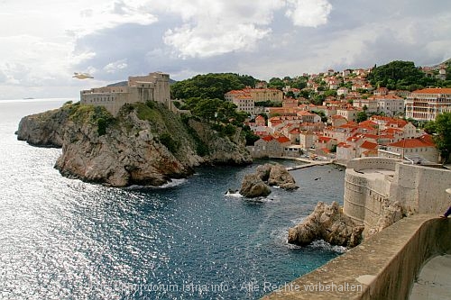 DUBROVNIK > Stadtmauerblick