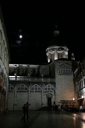 DUBROVNIK > Nächtliche Ansicht der Kathedrale